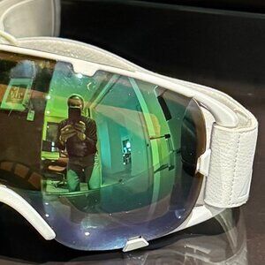 White K2 ski goggles one size  with mirrored lens and cloudy day lens plus case